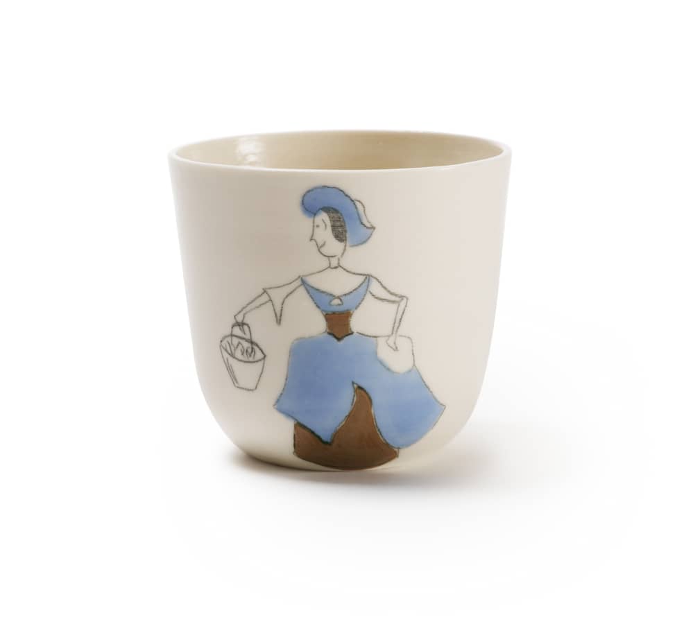 Porcelain Cup – Muschelverkäuferin